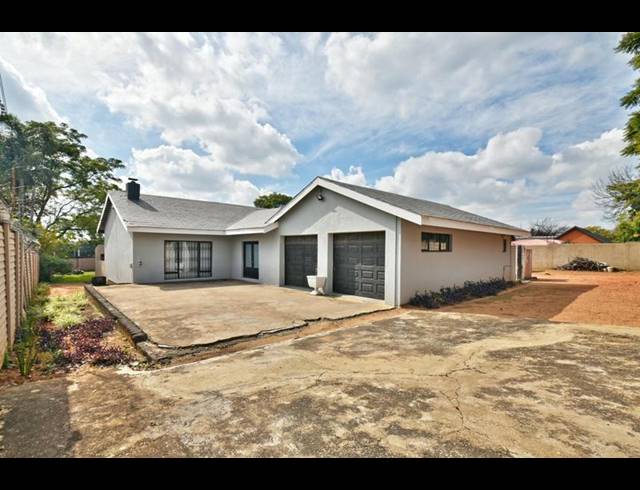 4 BEDROOM HOUSE FOR SALE IN KLEVEHILL PARK